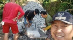Tingkatkan Kesejahteraan Desa, Pemdes Kotamenara Bangun Jalan Paving